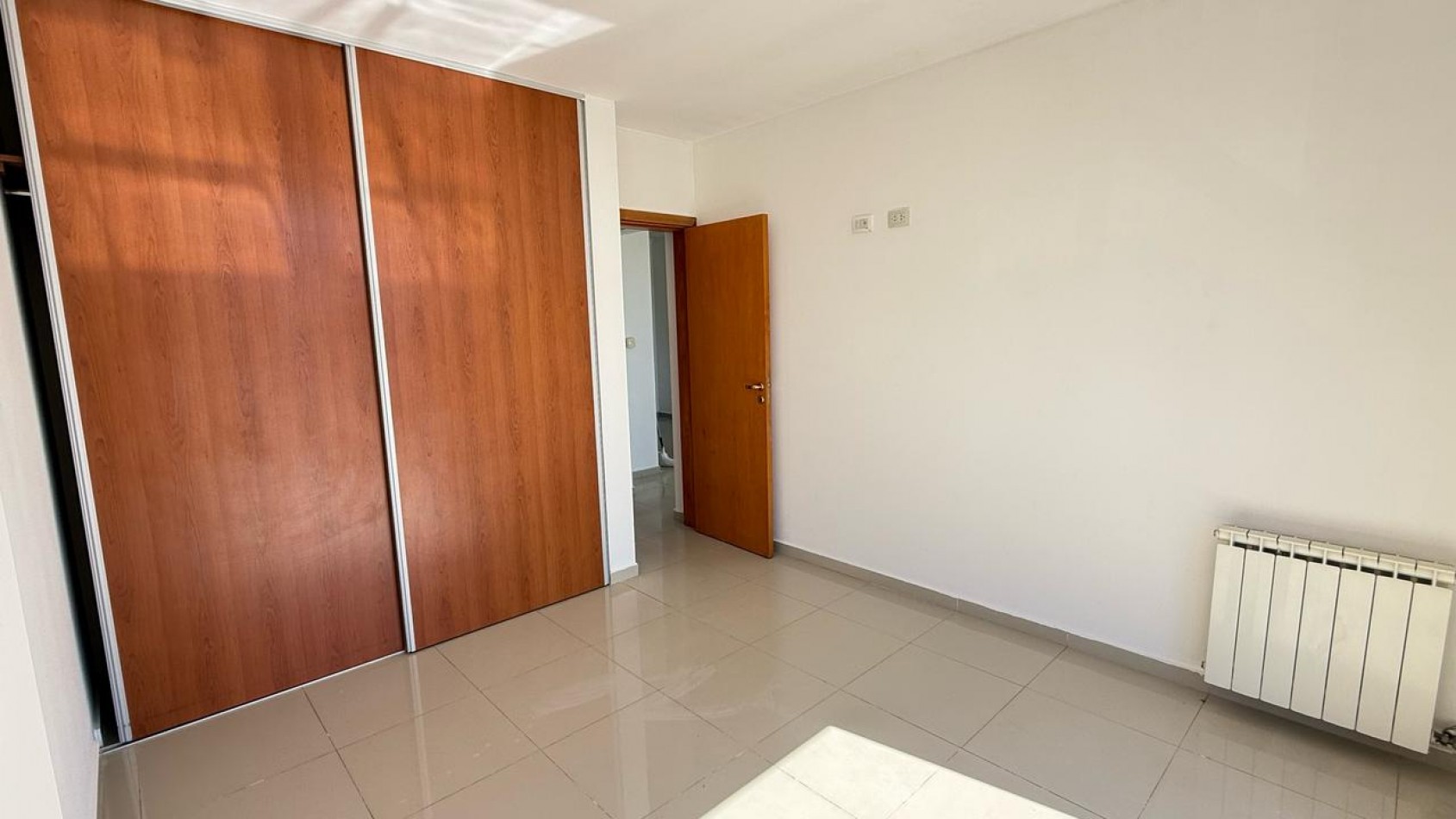 Excelente dpto de 2 dormitorios, 2 baños y balcon con asador.