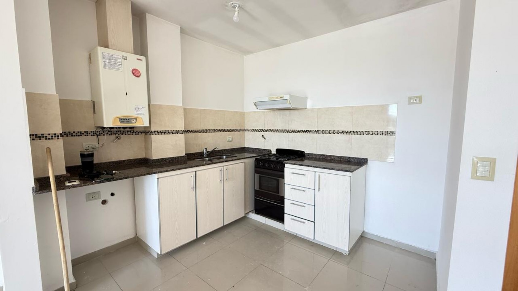 Excelente dpto de 2 dormitorios, 2 baños y balcon con asador.