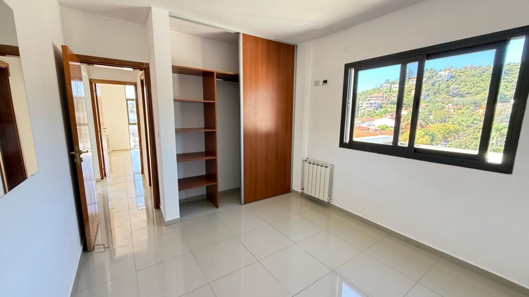 Excelente dpto de 2 dormitorios, 2 baños y balcon con asador.