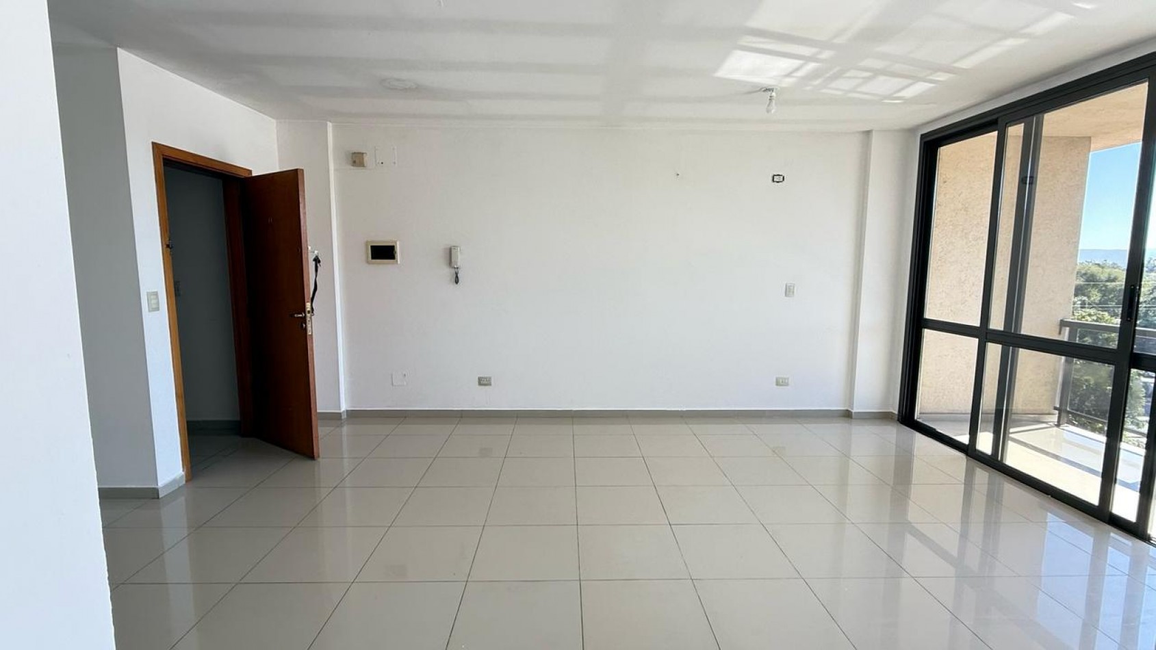 Excelente dpto de 2 dormitorios, 2 baños y balcon con asador.