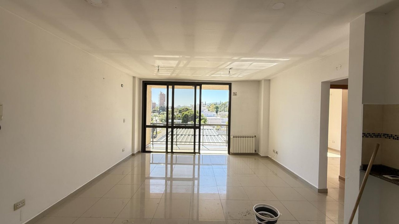 Excelente dpto de 2 dormitorios, 2 baños y balcon con asador.