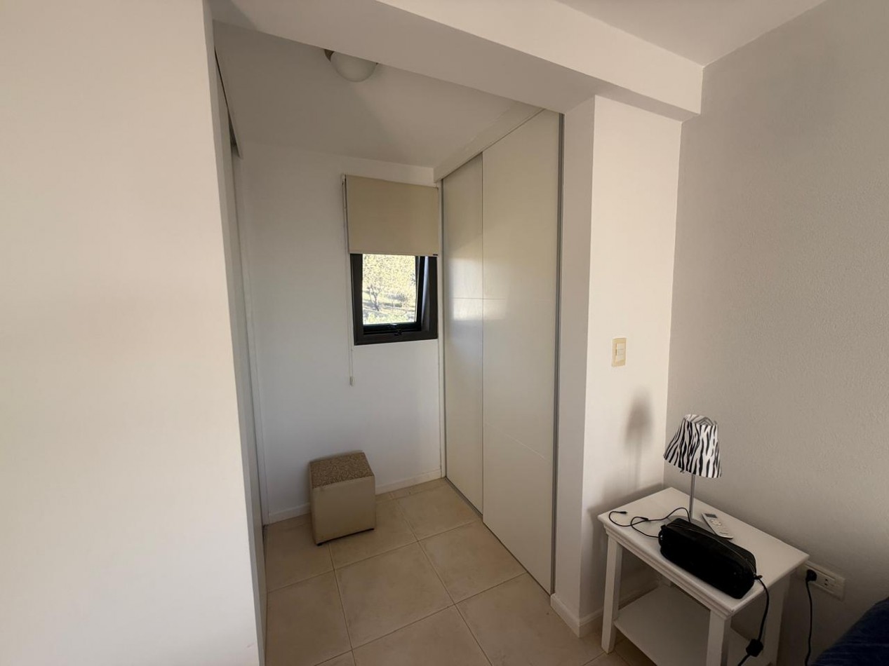 Excelente dpto 2 dorm, 2 baños. Increible balcon y cochera.