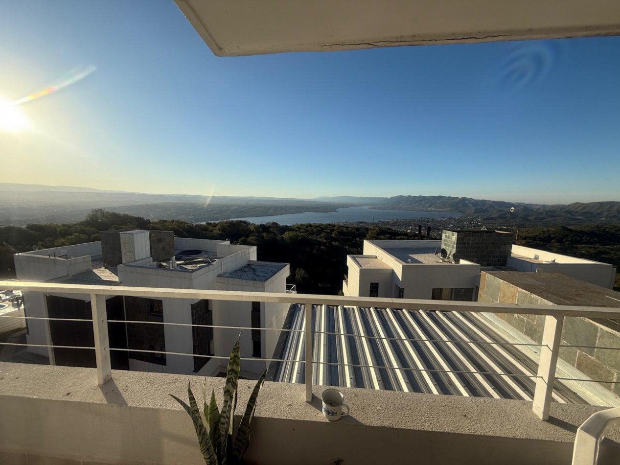 Excelente dpto 2 dorm, 2 baños. Increible balcon y cochera.