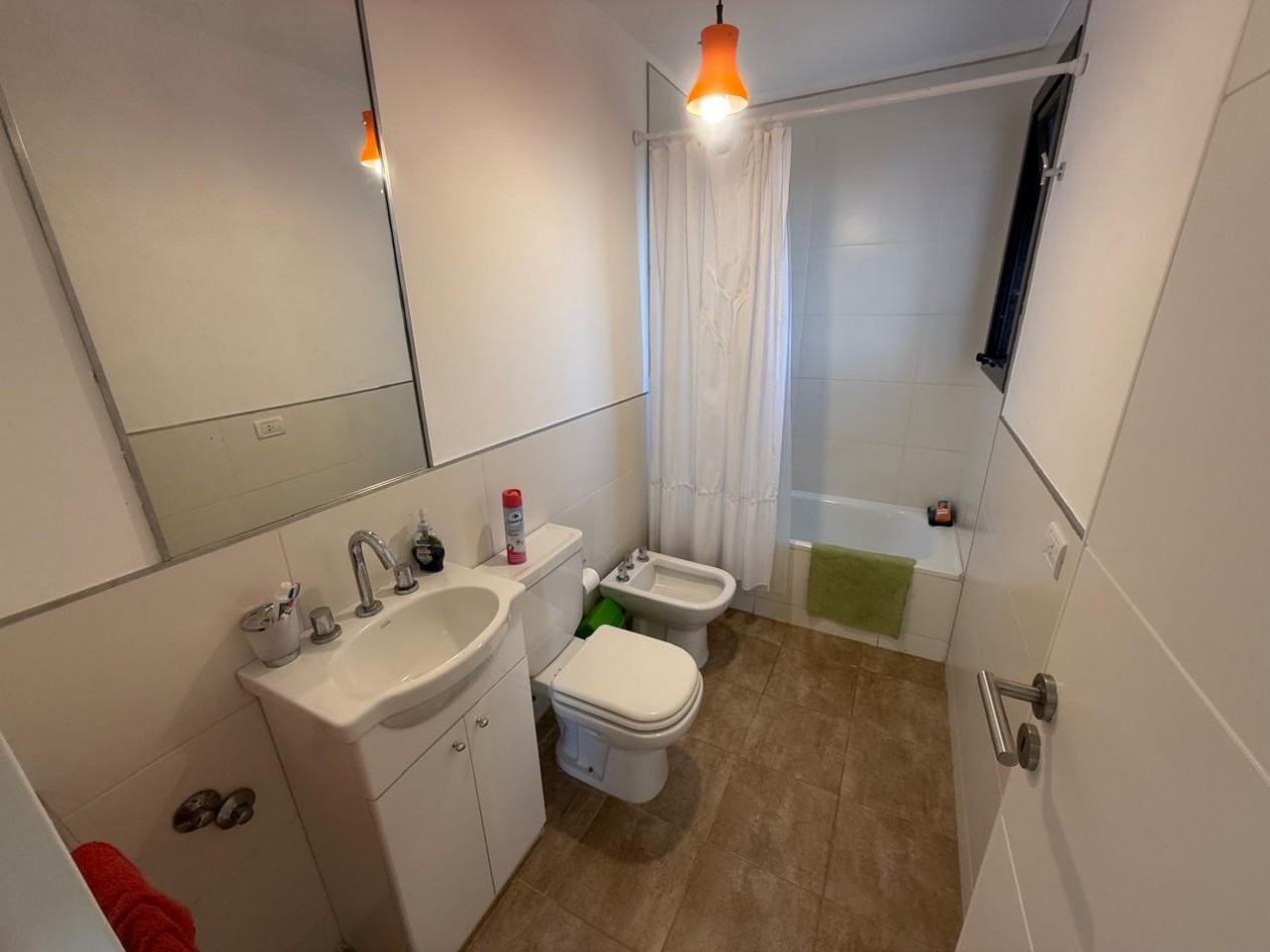 Excelente dpto 2 dorm, 2 baños. Increible balcon y cochera.