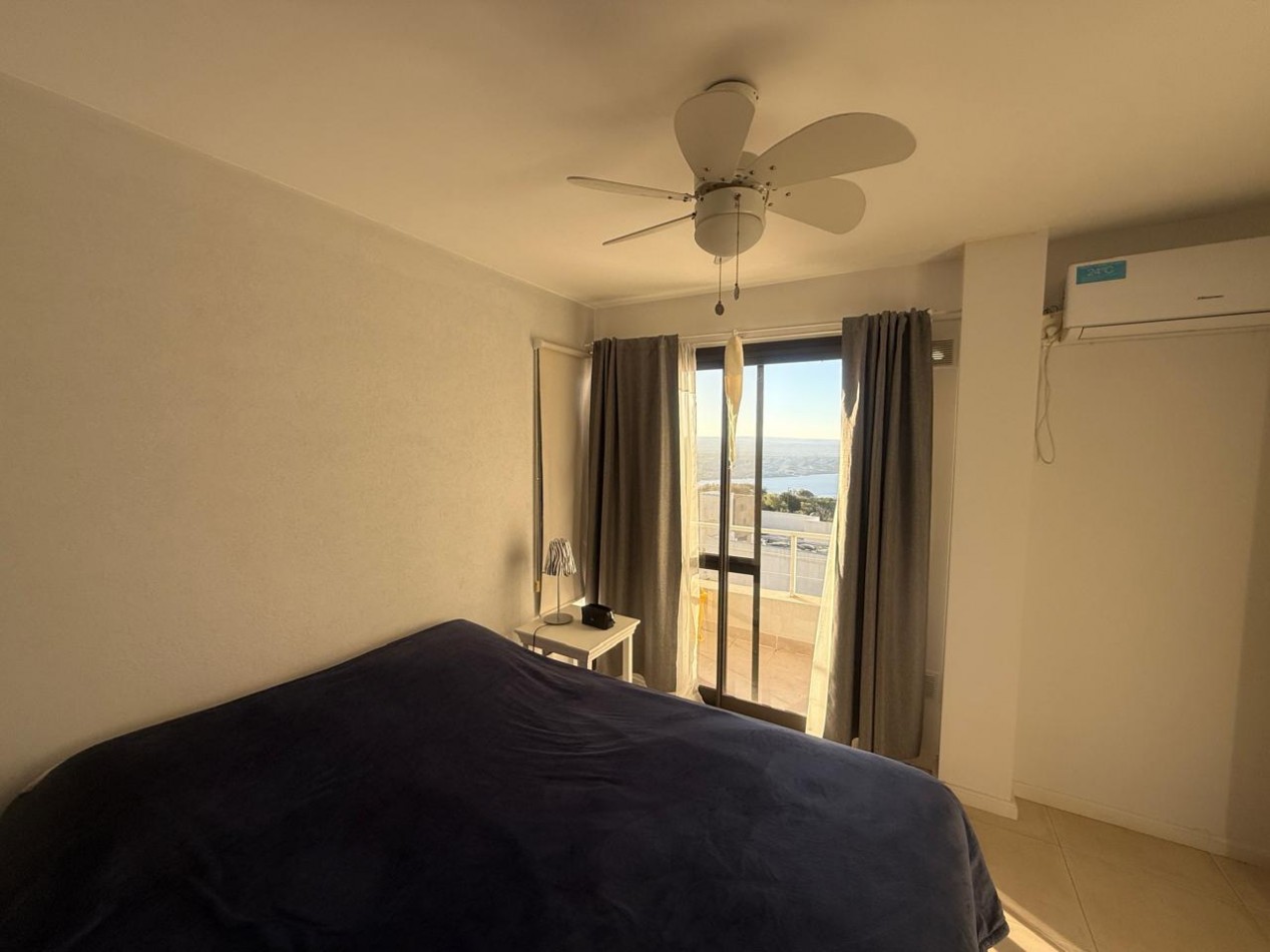 Excelente dpto 2 dorm, 2 baños. Increible balcon y cochera.