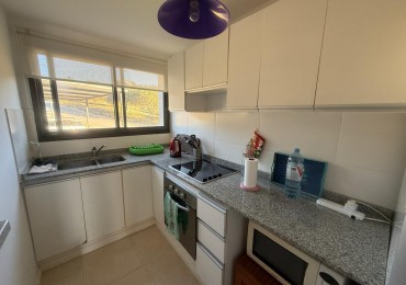 Excelente dpto 2 dorm, 2 baños. Increible balcon y cochera.