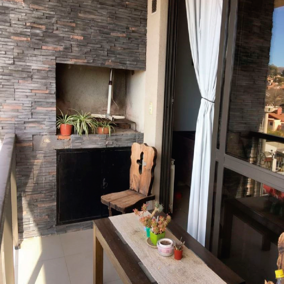 Excelente dpto de 2 dormitorios, 2 baños y balcon con asador.