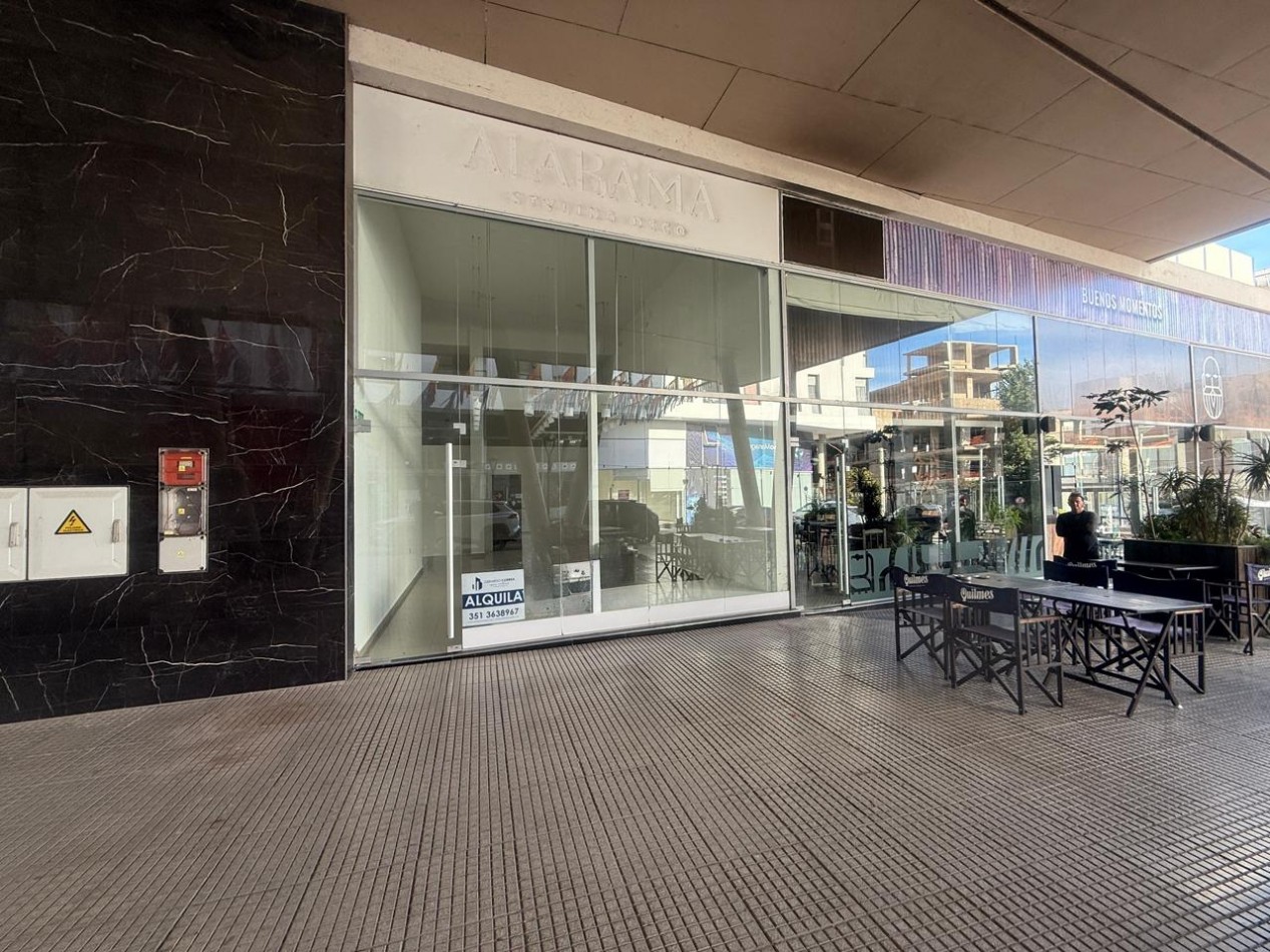 Local comercial centrico, a 200 mts de la peatonal.