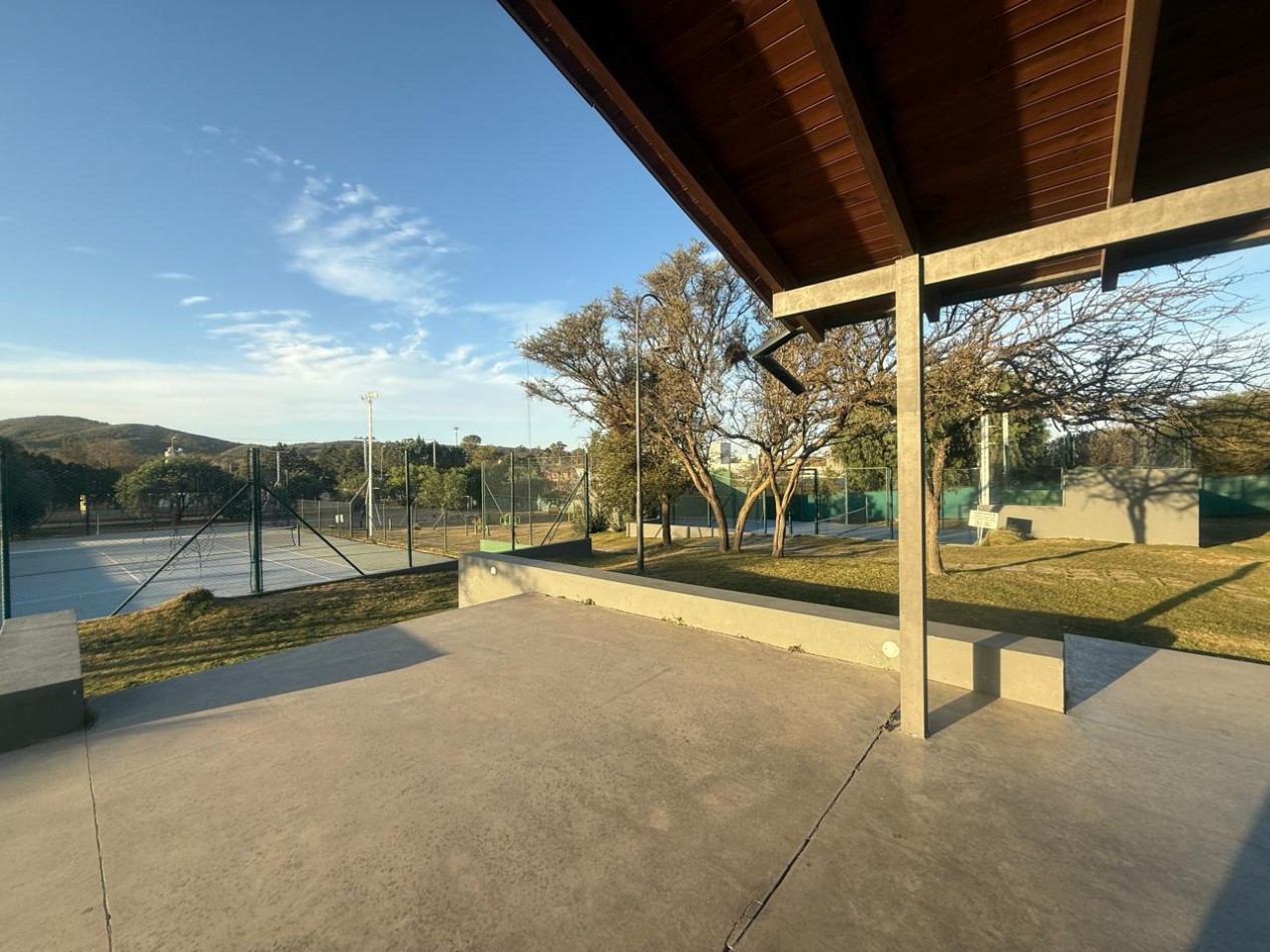Hermoso lote esquina, 432 mts, proximo al ingreso. Barrio Las Cañitas.
