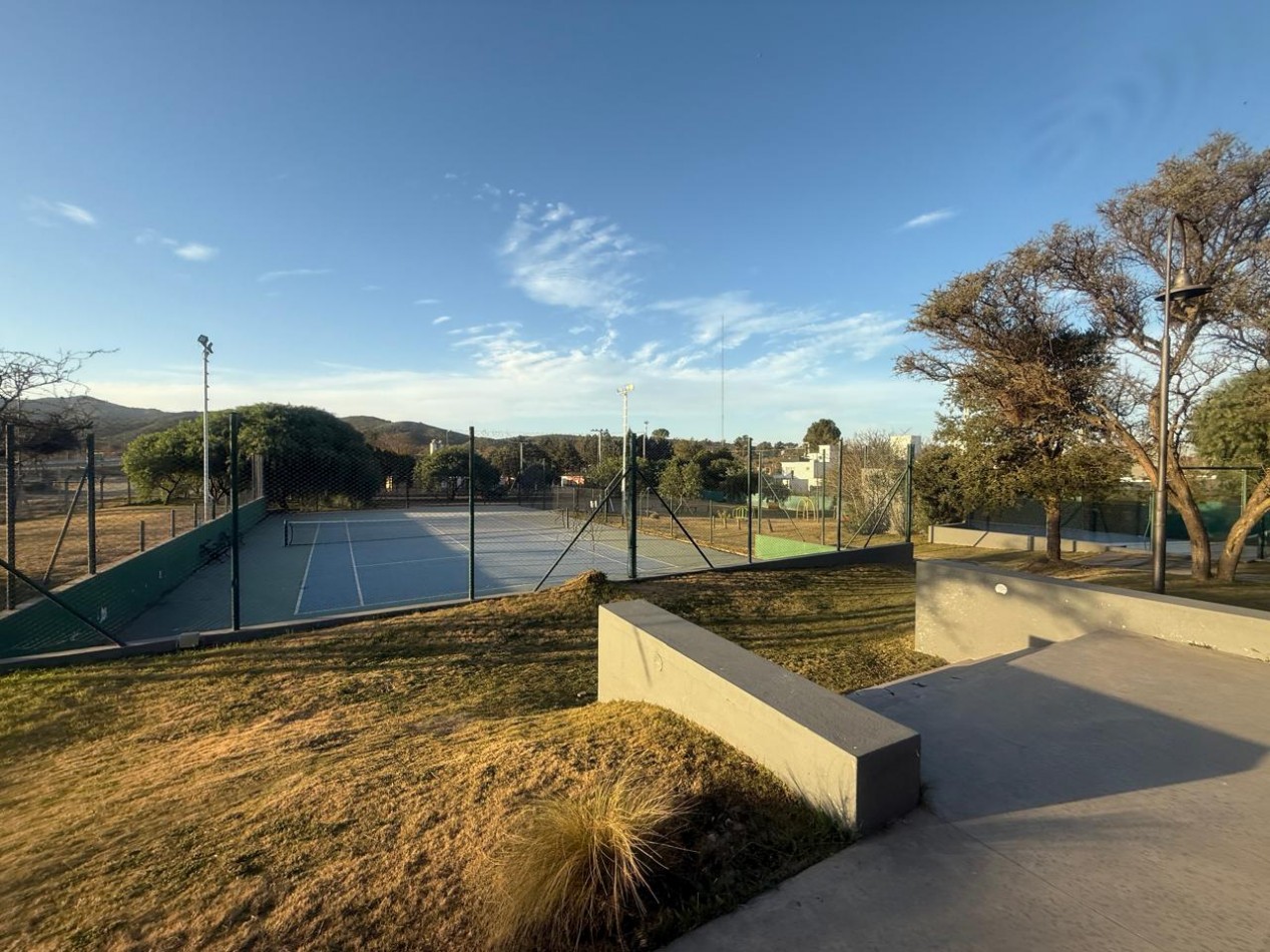 Hermoso lote esquina, 432 mts, proximo al ingreso. Barrio Las Cañitas.