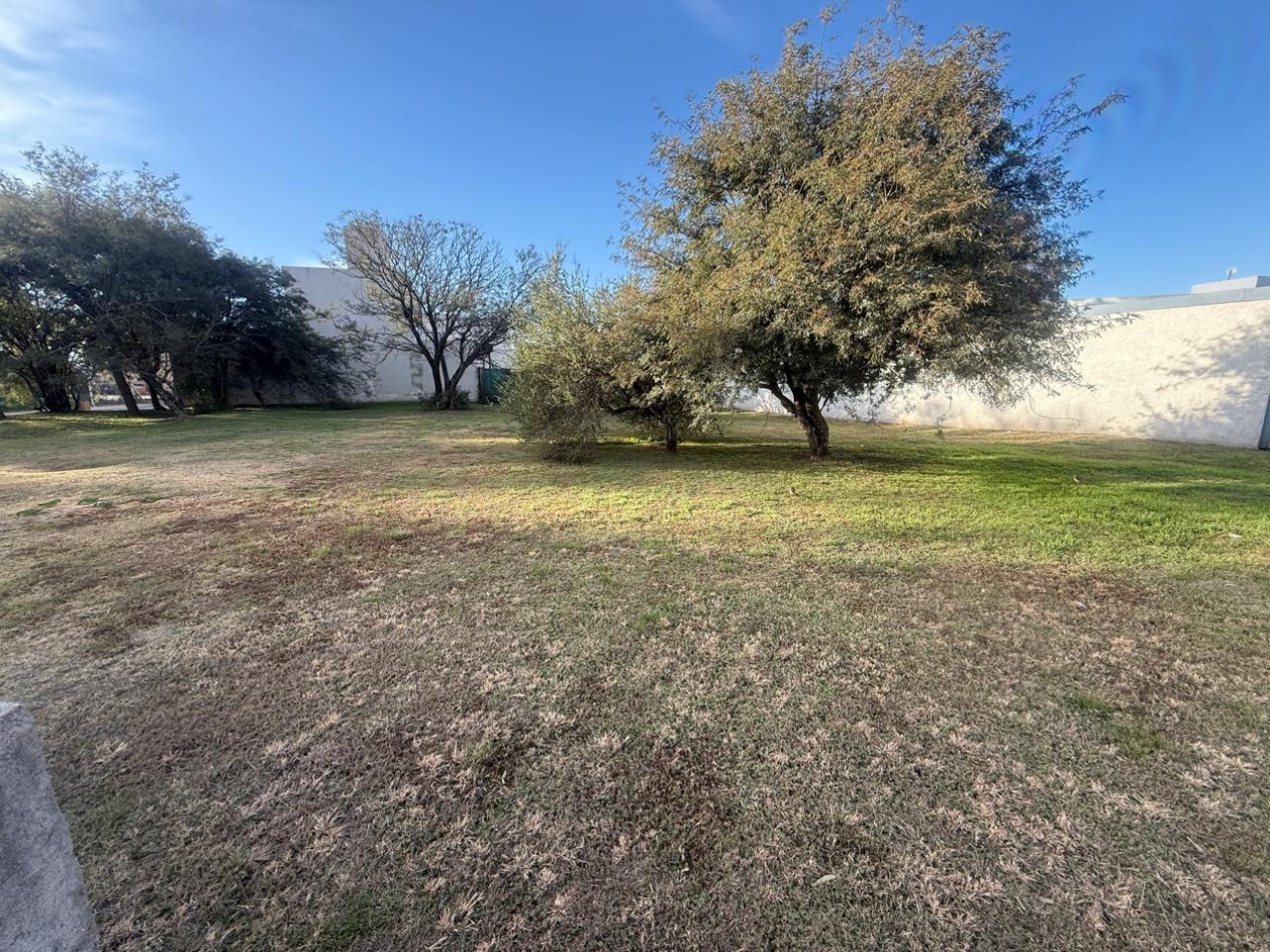 Hermoso lote esquina, 432 mts, proximo al ingreso. Barrio Las Cañitas.
