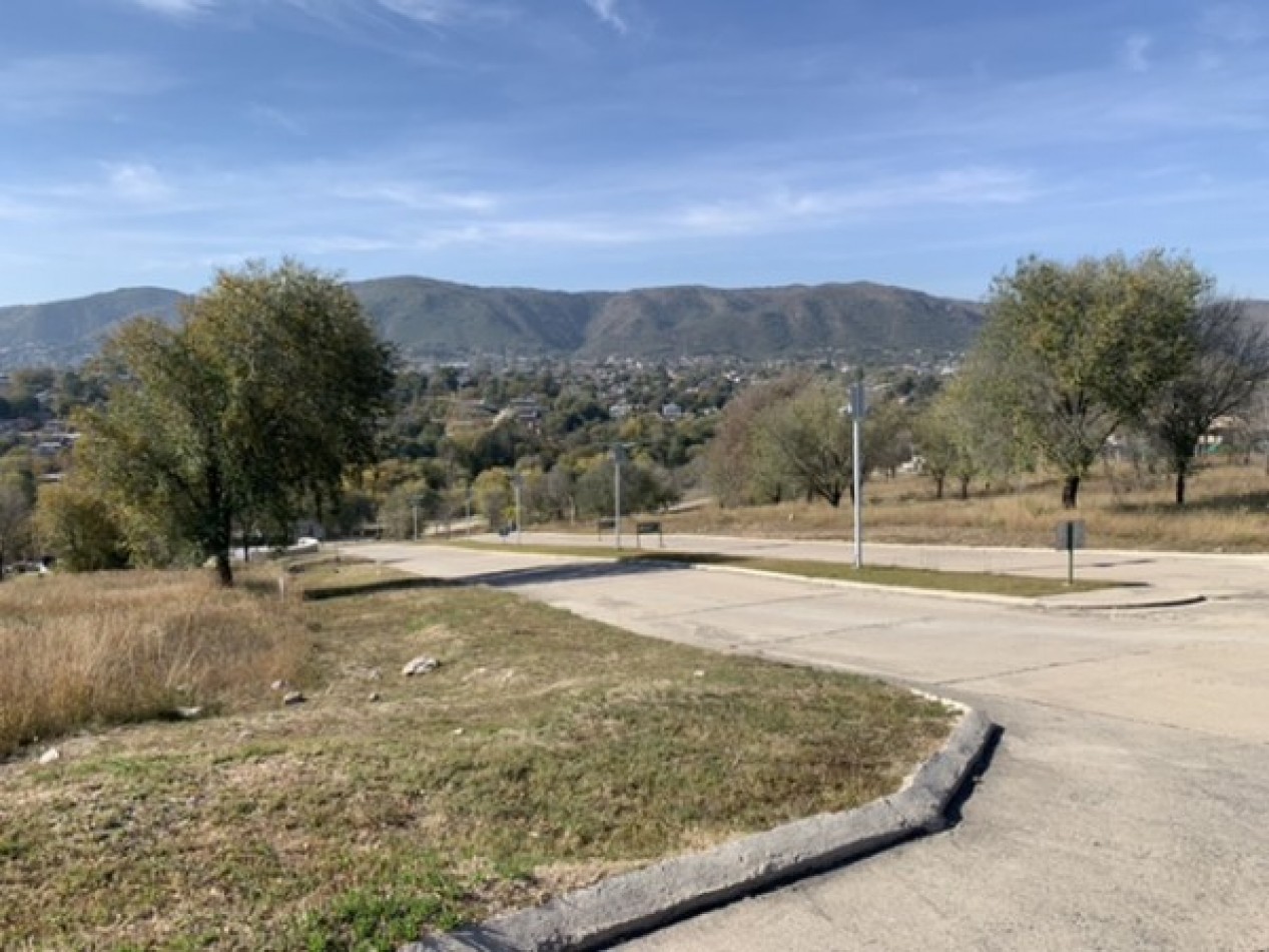 Amplio Lote En Venta,  Altos de Carlos Paz. Excelente entorno natural.