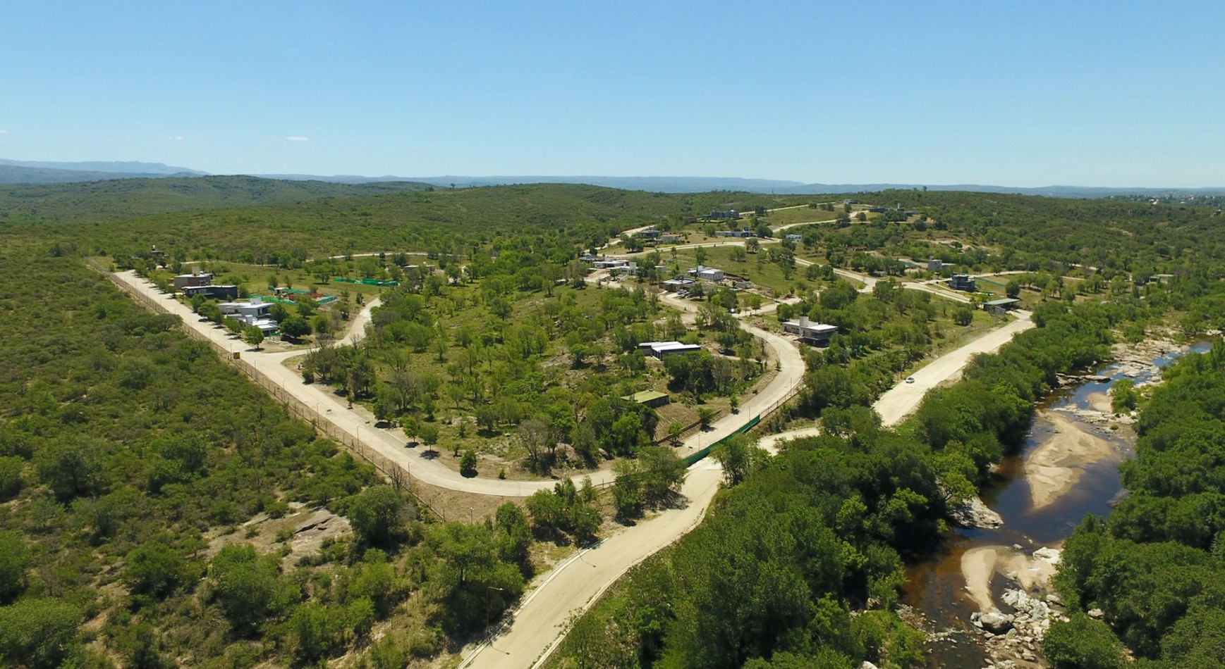 Amplio Lote En Venta,  Altos de Carlos Paz. Excelente entorno natural.