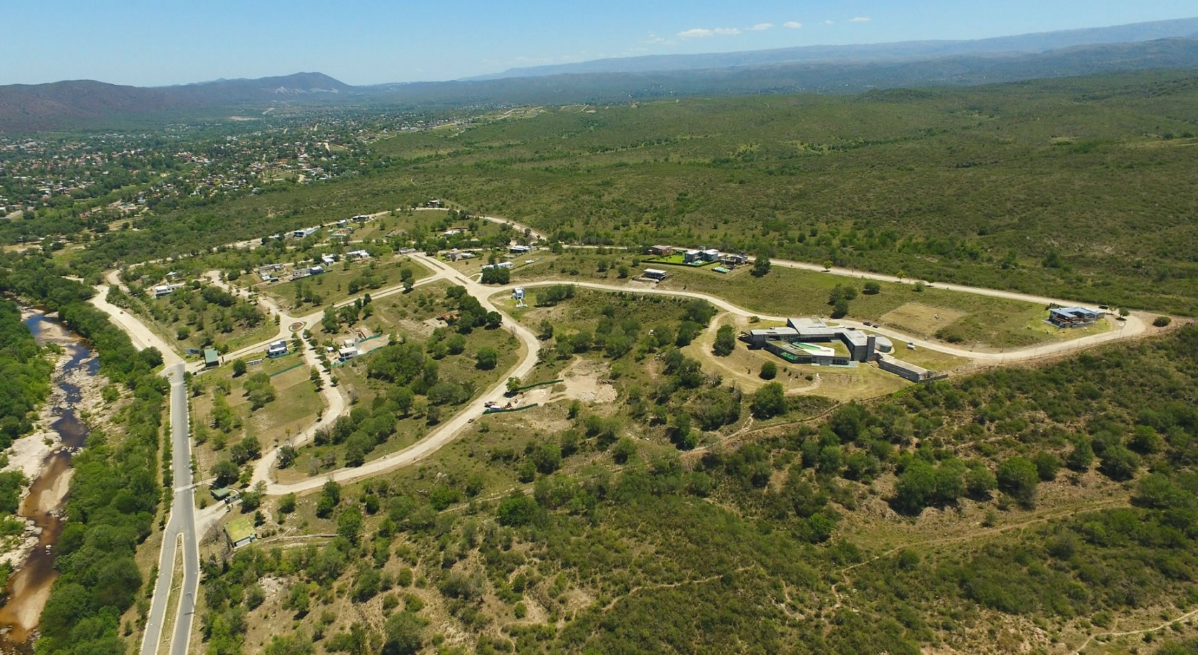 Amplio Lote En Venta,  Altos de Carlos Paz. Excelente entorno natural.