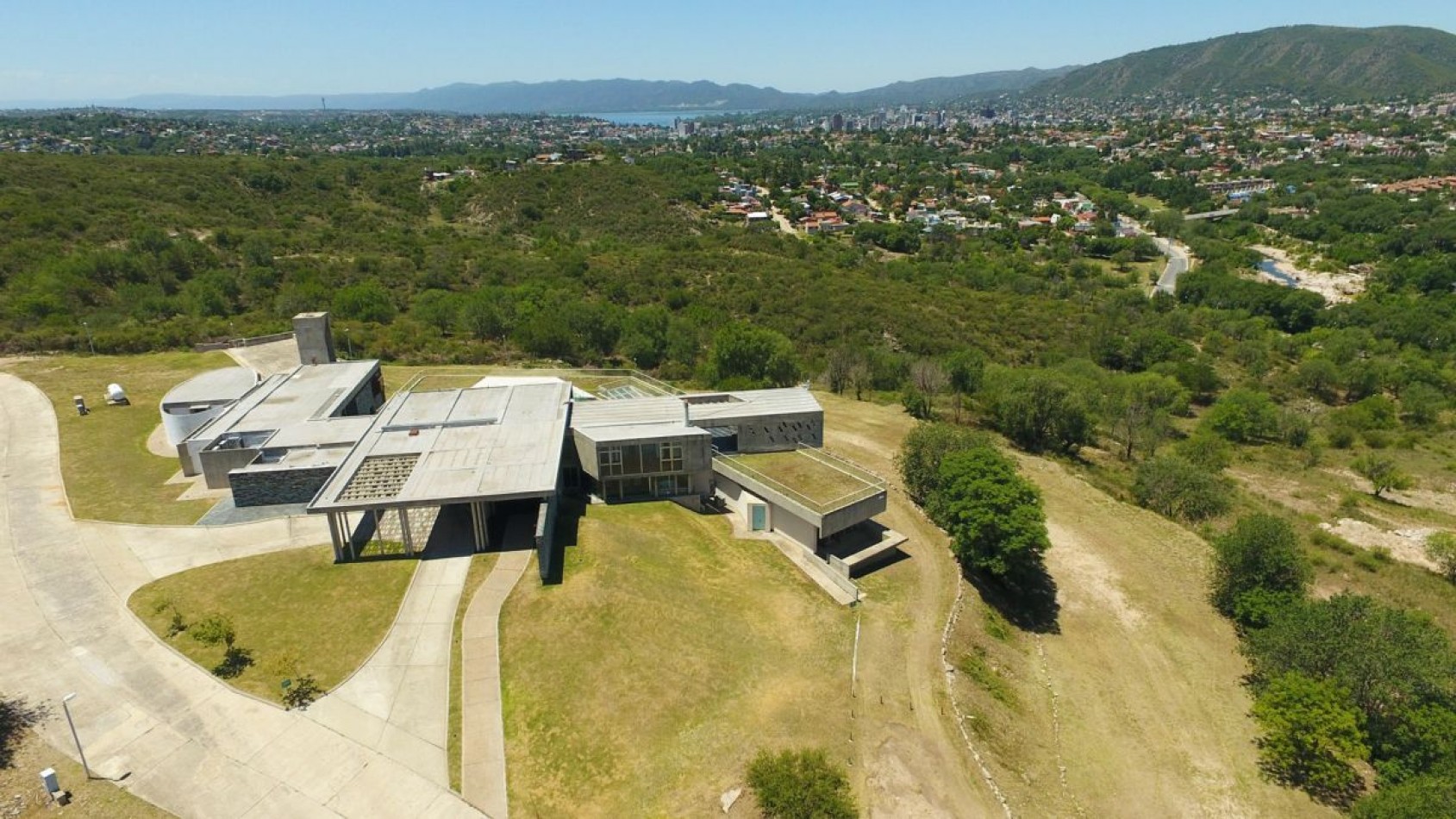 Amplio Lote En Venta,  Altos de Carlos Paz. Excelente entorno natural.