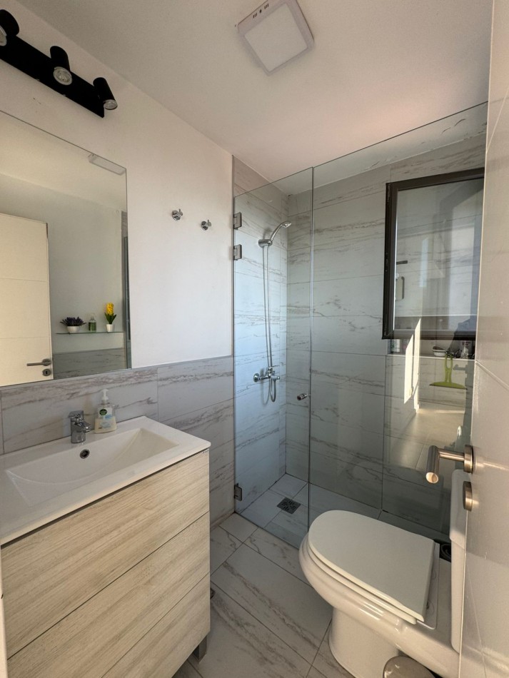 Depto. de Categoria. 2 habitaciones, 2 baños, balcon terraza, cochera y pileta climatizada. 