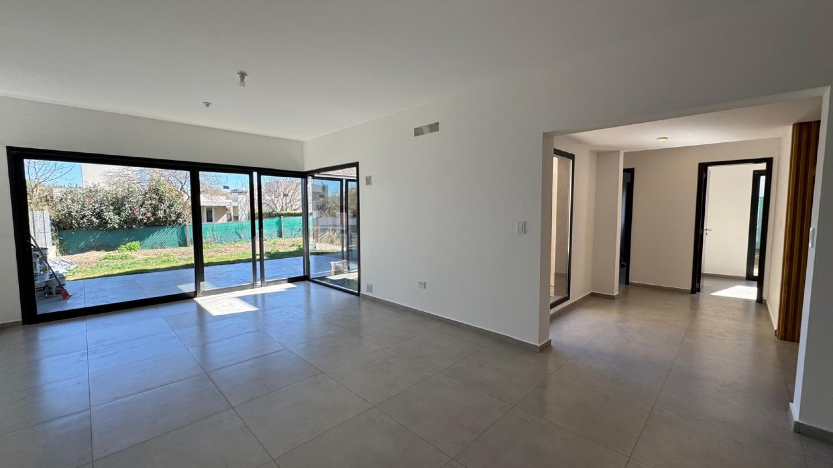 Hermosa casa de 3 dormitorios y 2 baños, a estrenar. Las Cañitas.
