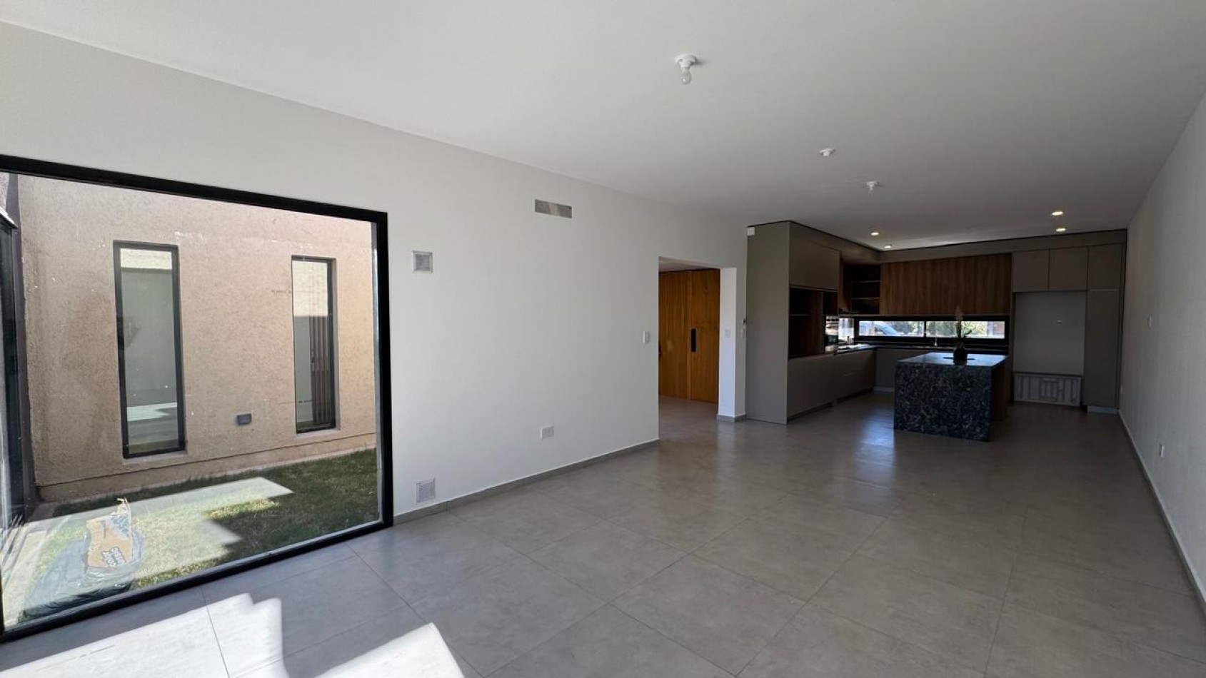 Hermosa casa de 3 dormitorios y 2 baños, a estrenar. Las Cañitas.