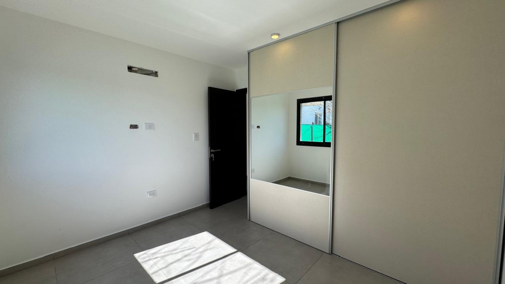 Hermosa casa de 3 dormitorios y 2 baños, a estrenar. Las Cañitas.