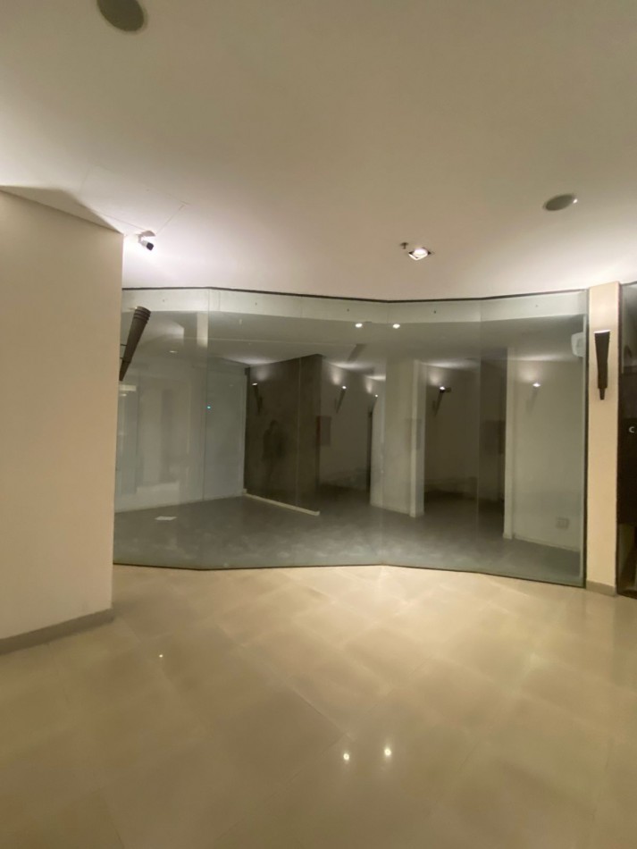 Local centrico, en galeria.