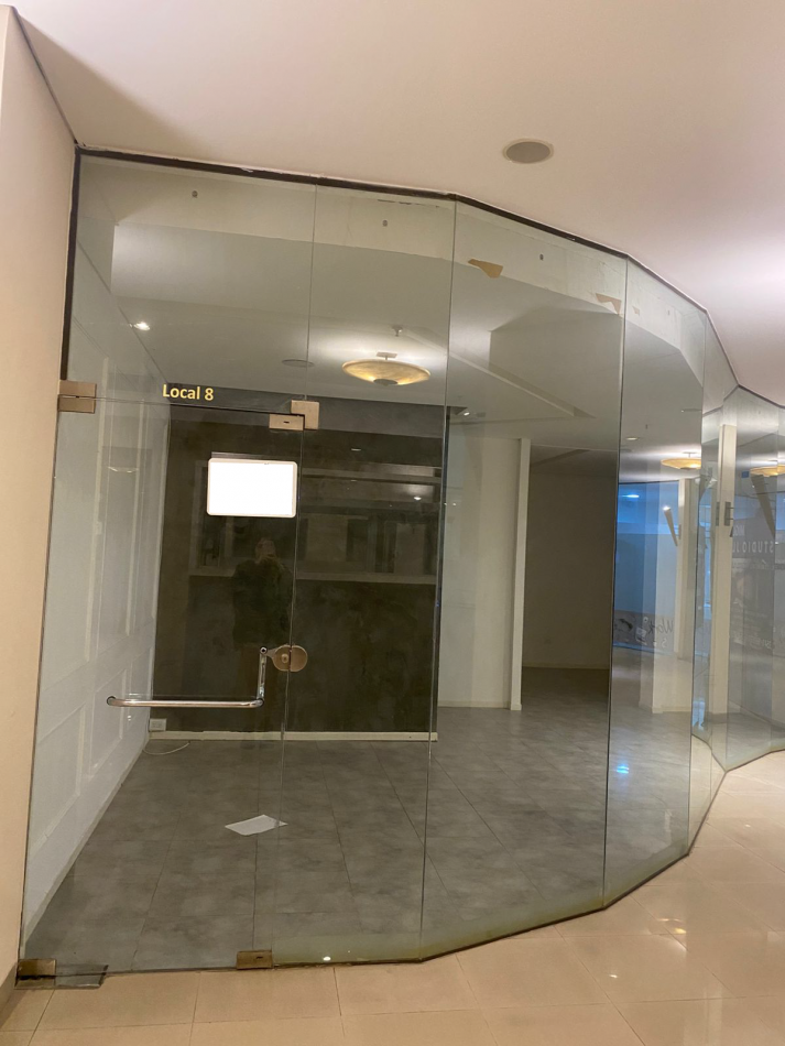 Local centrico, en galeria.