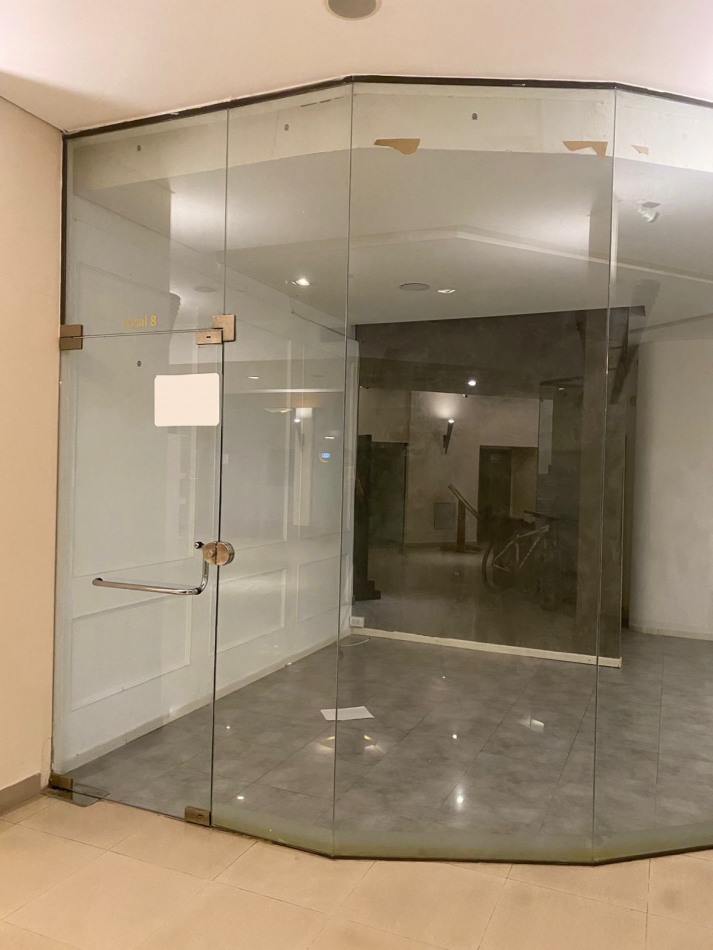 Local centrico, en galeria.