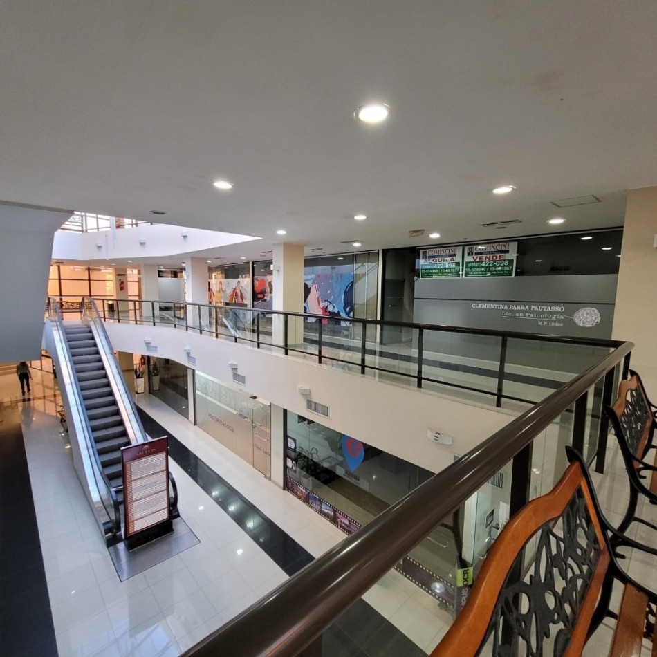 Local centrico, en galeria.