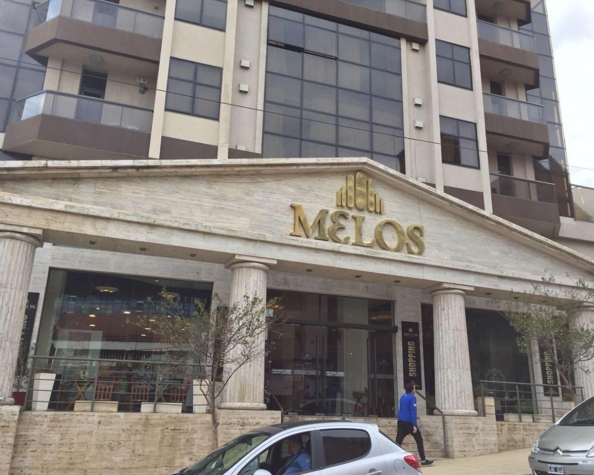 Local centrico, en galeria.