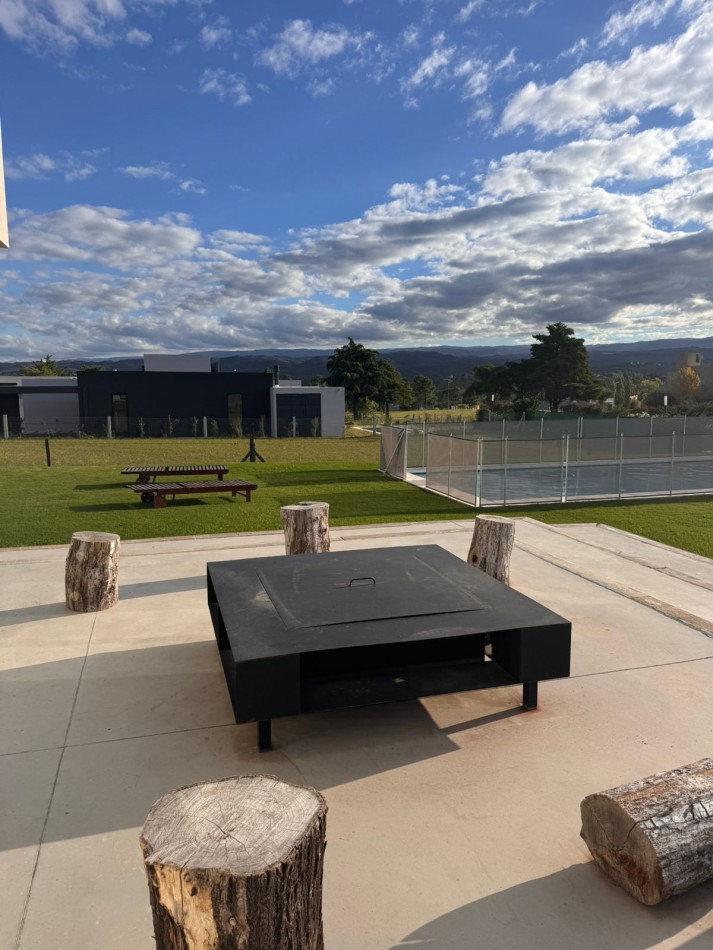 Moderna casa, 3 dormitorios, Carlos Paz Golf