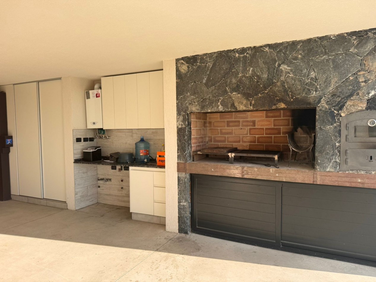 Moderna casa, 3 dormitorios, Carlos Paz Golf