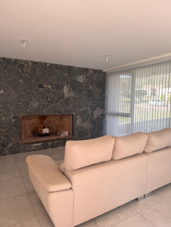 Moderna casa, 3 dormitorios, Carlos Paz Golf