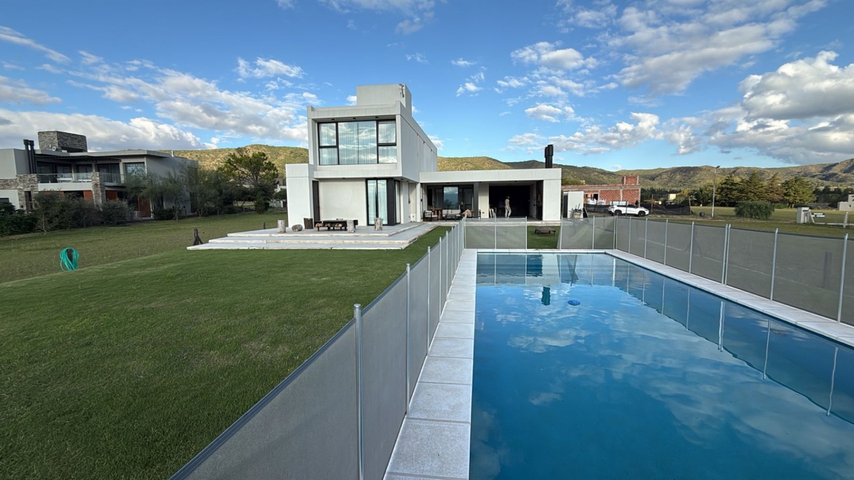 Moderna casa, 3 dormitorios, Carlos Paz Golf