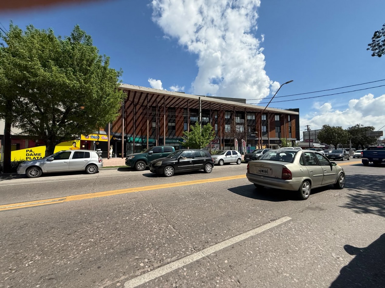 Local comercial, sobre Av. Libertad. Excelente ubicacion. 