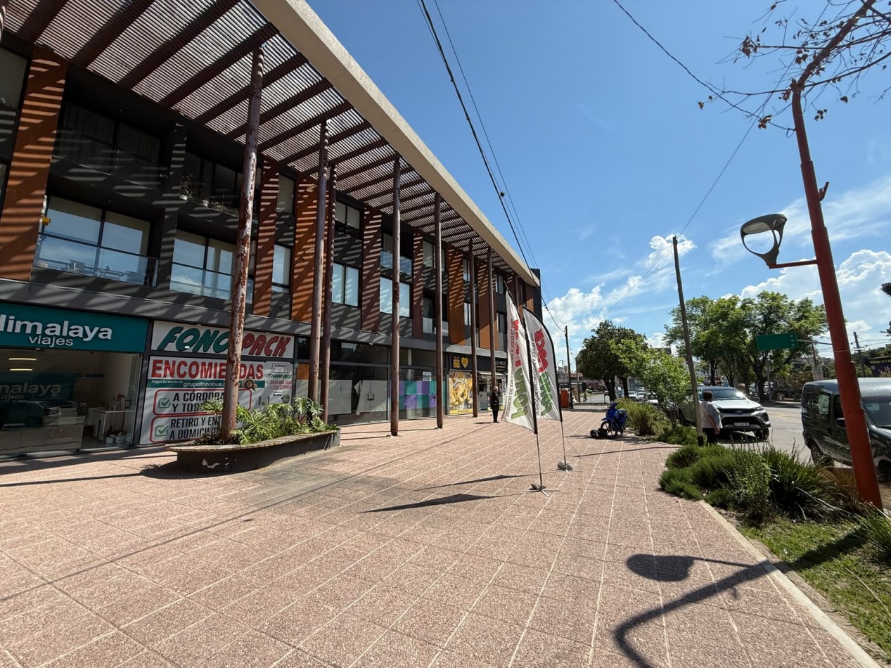 Local comercial, sobre Av. Libertad. Excelente ubicacion. 