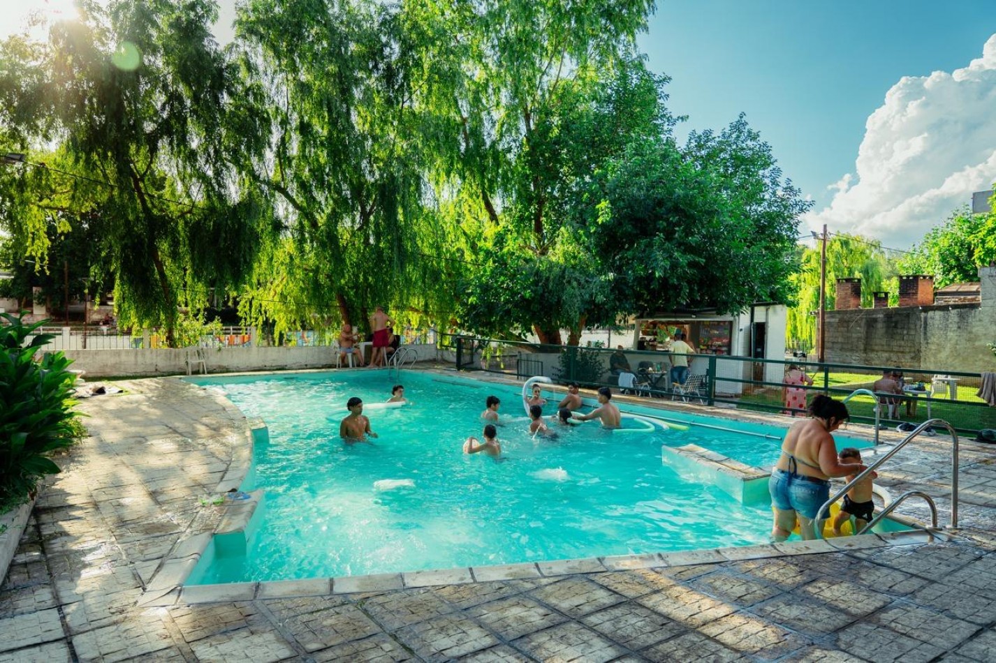 Propiedad en el centro de Mina Clavero, locales y hotel.