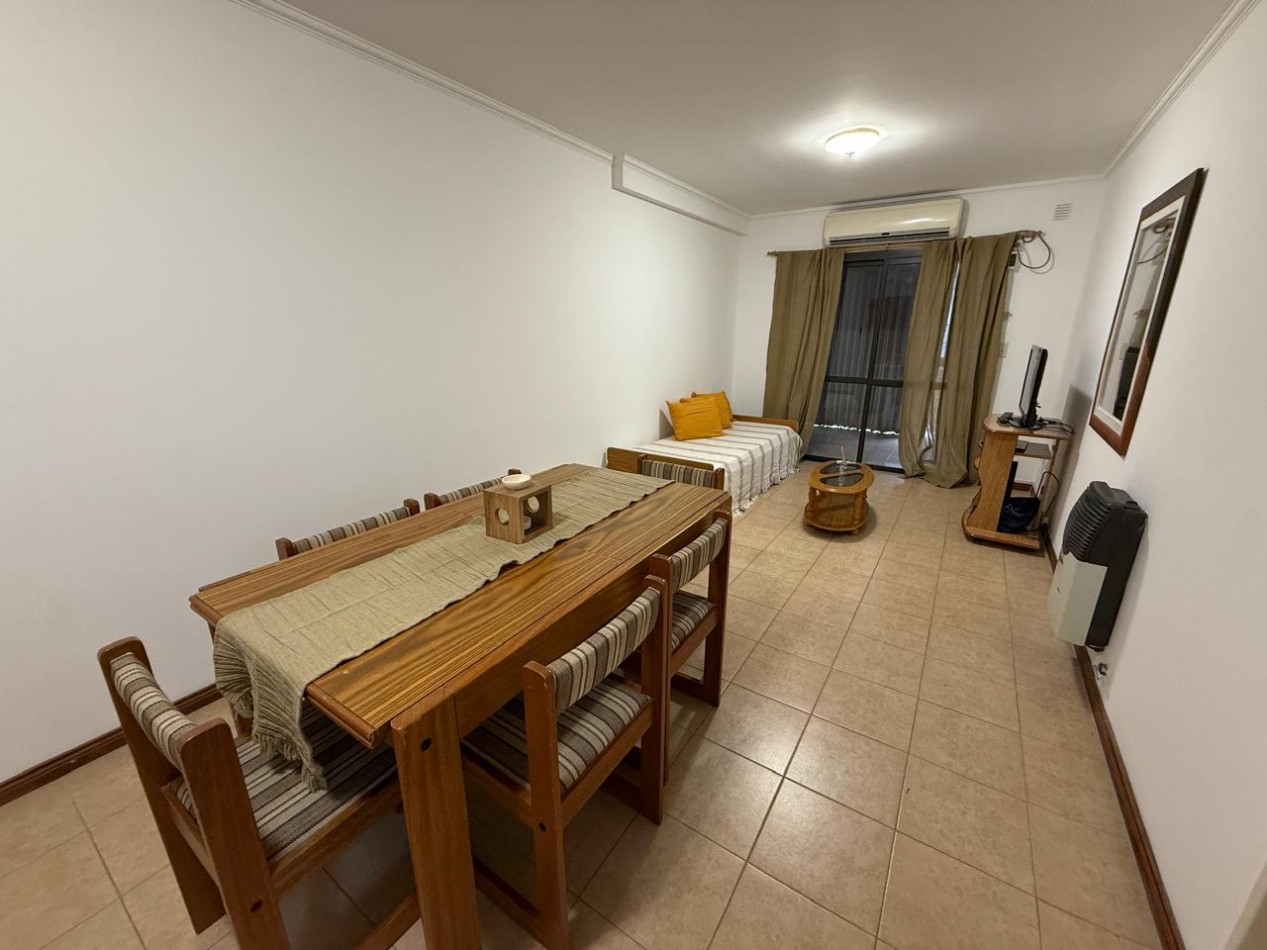 Departamento centrico, amoblado.