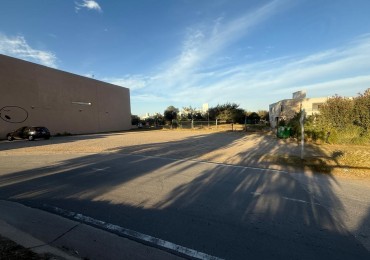 Lote para desarrollo comercial, Barrio Las Cañitas.