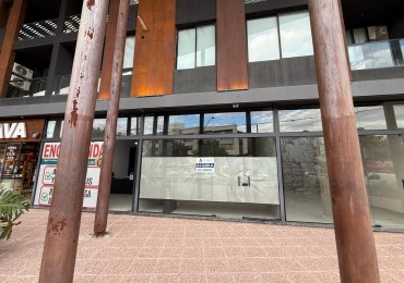 Local comercial sobre Av. Libertad