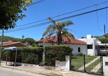 Casa de 2 dormitorios, con excelente ubicacion.