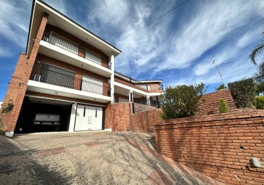 Amplia casa de categoria, excelente ubicacion.  