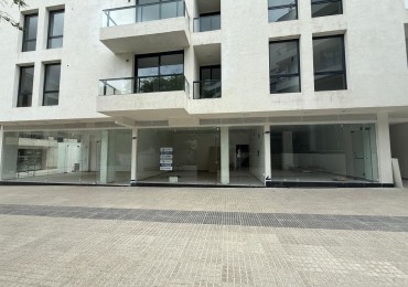 Local comercial en alquiler, sobre avenida principal