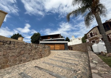 Amplia casa de categoria, 3 dormitorios.