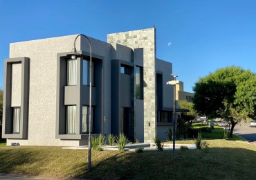 Casa a estrenar, 2 dormitorios. Las Cañitas.