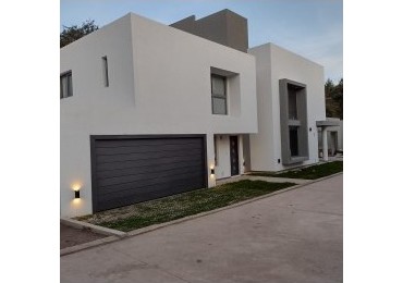 Duplex de 3 dormitorios y 2 baños, La Cuesta Plaza